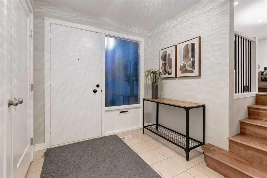 7319 Keewatin Street SW, Calgary — photo 3 of 50