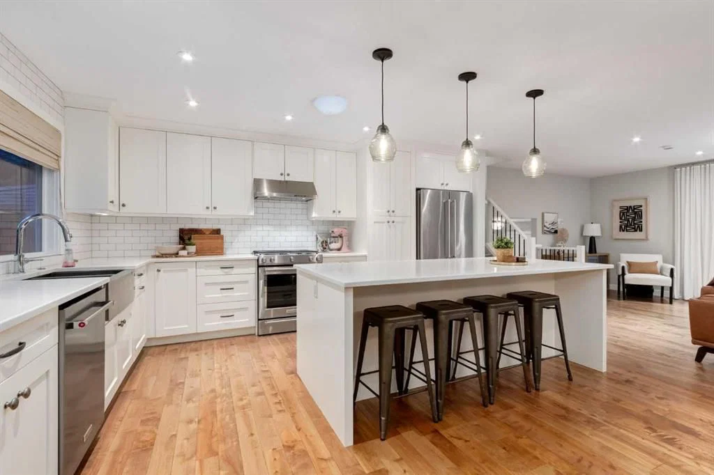 7319 Keewatin Street SW, Calgary — photo 5 of 50