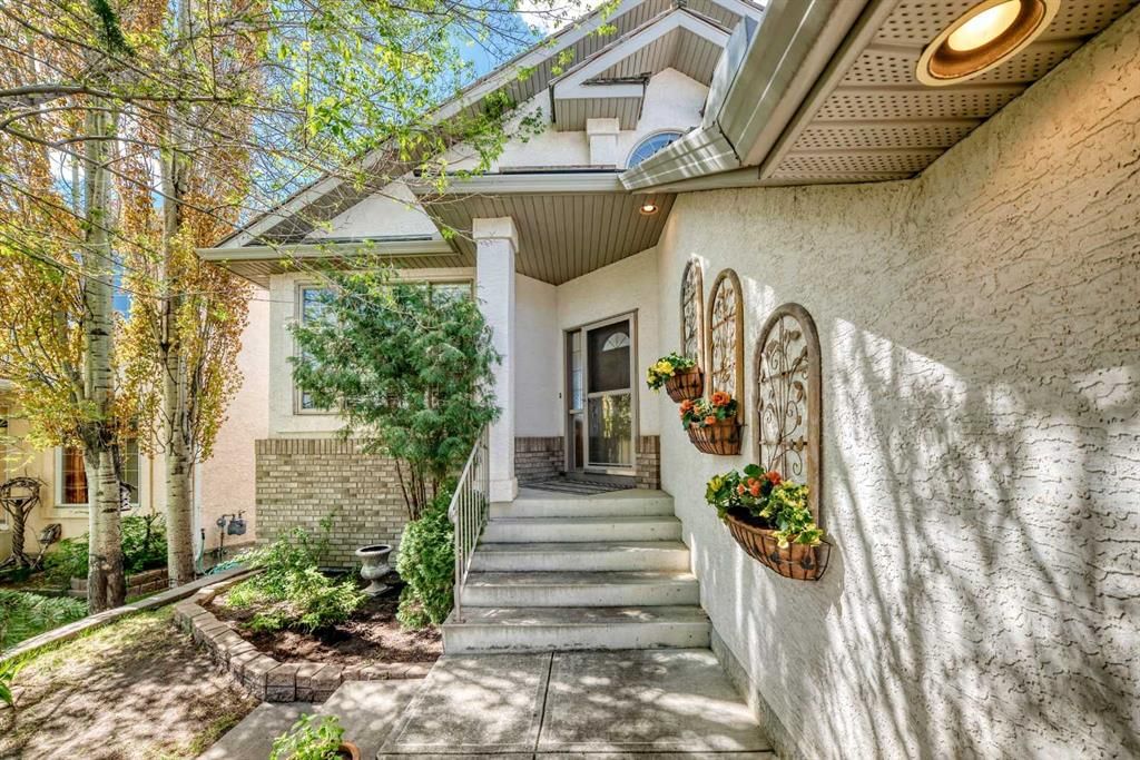 243 Mt Assiniboine Circle SE, Calgary — photo 2 of 40