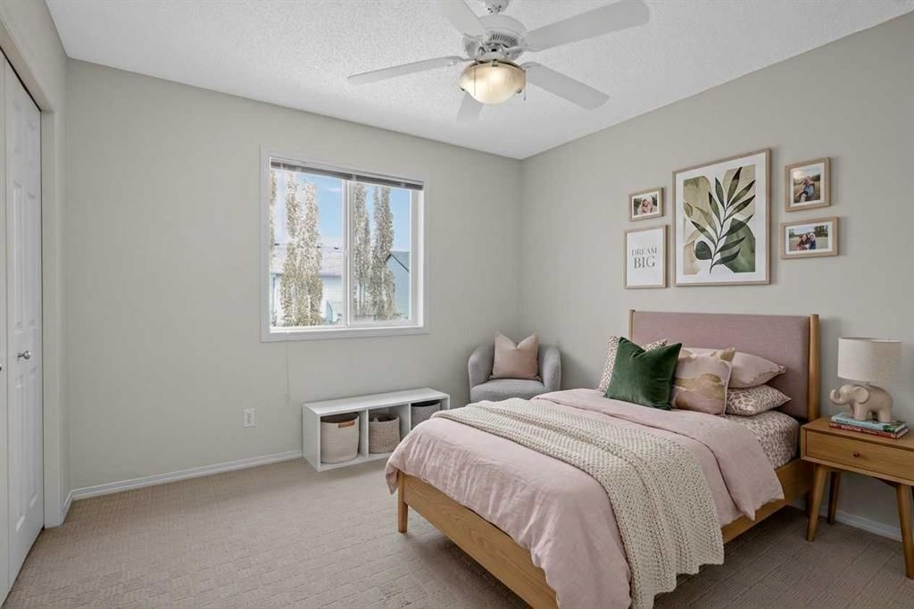 98 Cougarstone Close SW, Calgary — photo 4 of 46