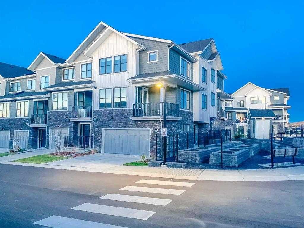 917 Crestridge Common SW, Calgary — main listing photo