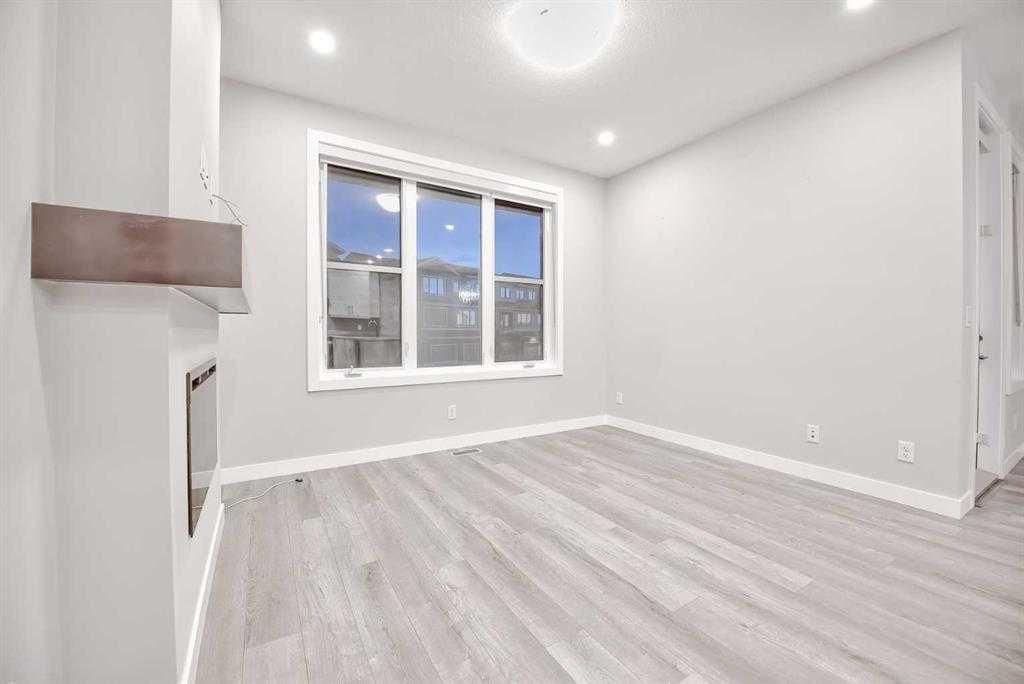 917 Crestridge Common SW, Calgary — photo 3 of 30