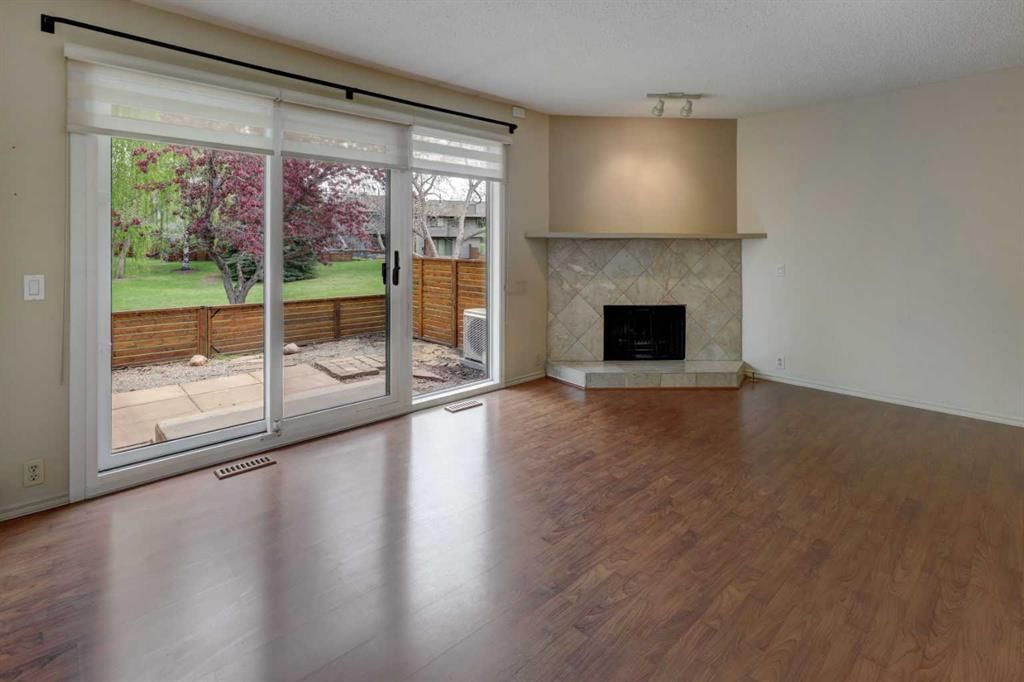 82 Point Drive NW, Calgary — photo 3 of 46