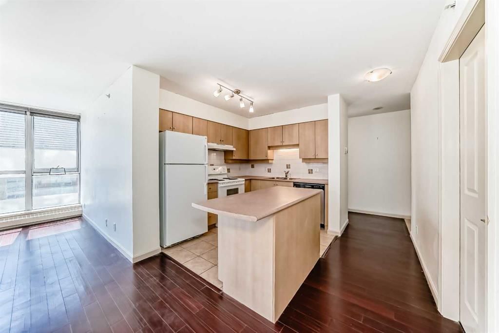 807, 650 10 Street SW, Calgary — photo 3 of 36