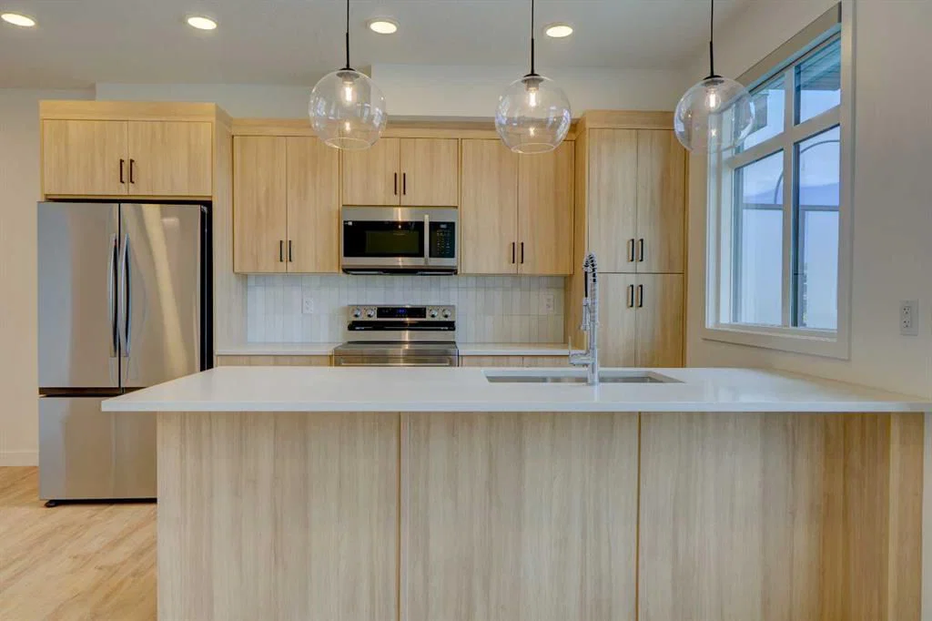 14832 1 Street NW, Calgary — photo 2 of 32