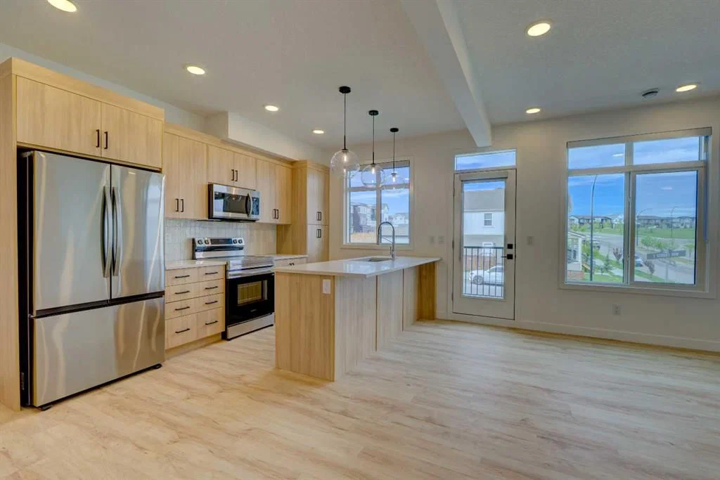 14832 1 Street NW, Calgary — photo 3 of 32