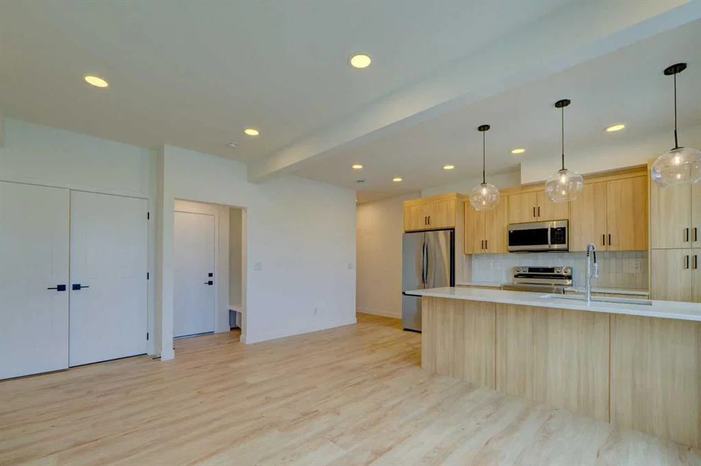 14832 1 Street NW, Calgary — photo 4 of 32