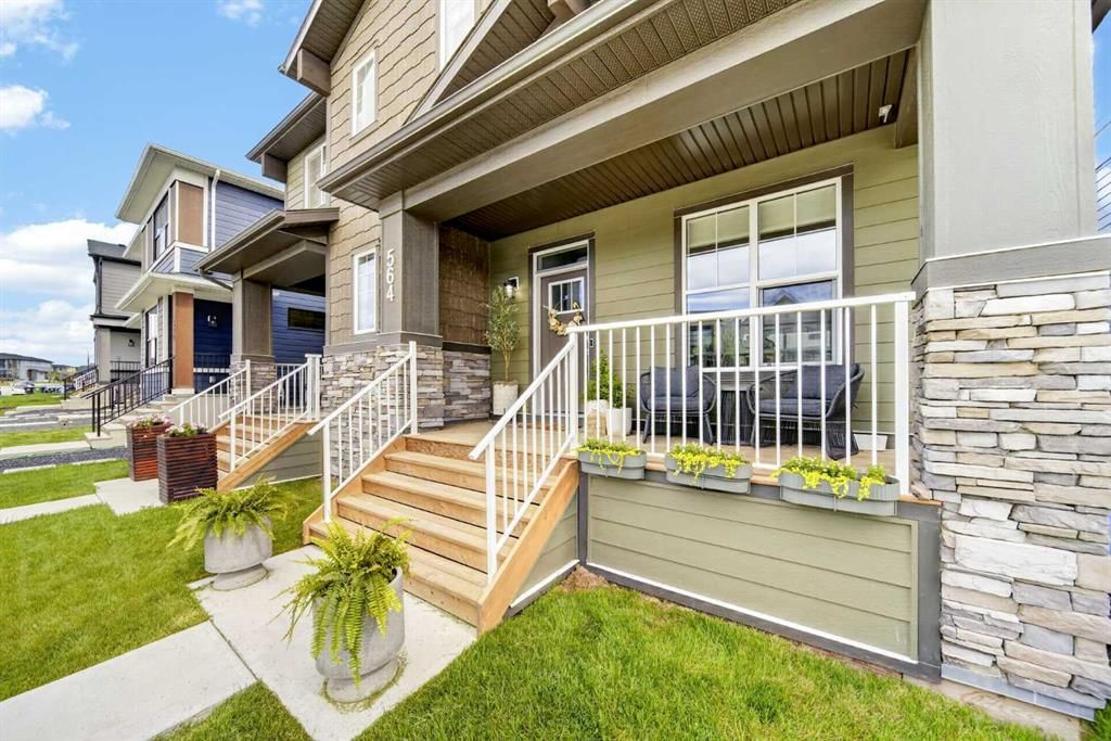 564 Rowmont Boulevard NW, Calgary — photo 4 of 50