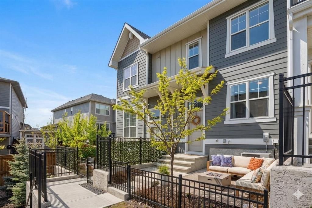 812 Cranbrook Walk SE, Calgary — photo 3 of 42