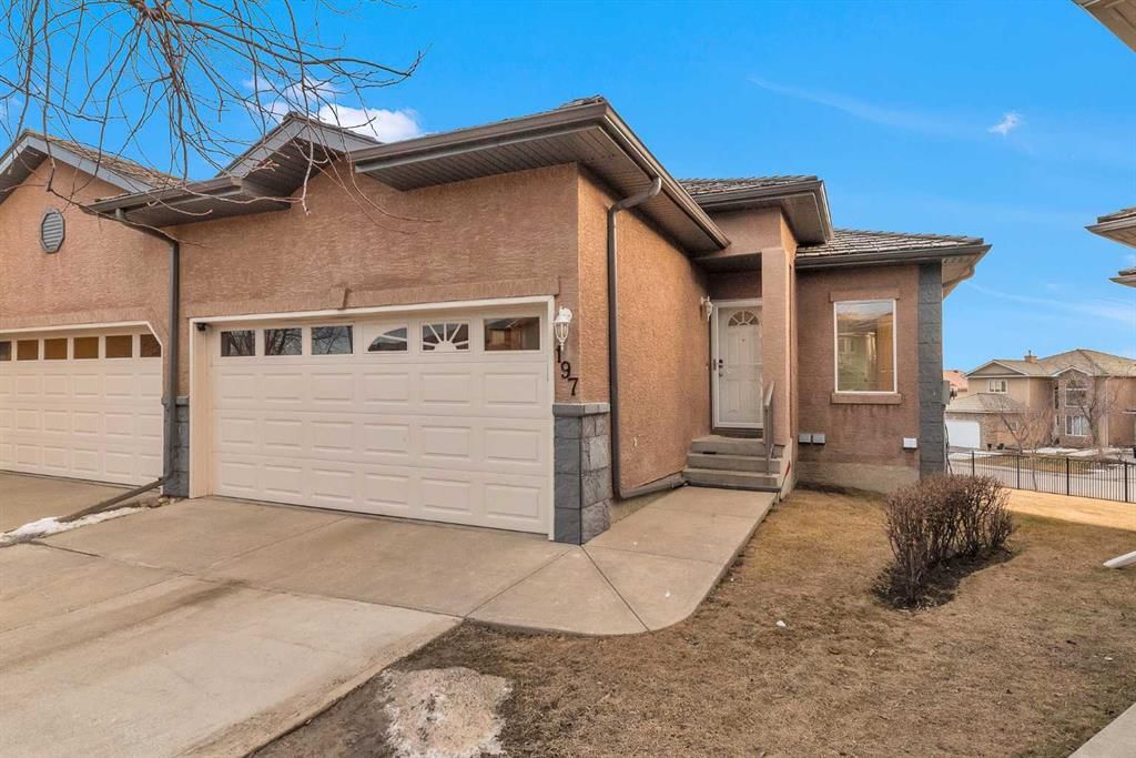 197 Royal Crest View NW, Calgary — main listing photo