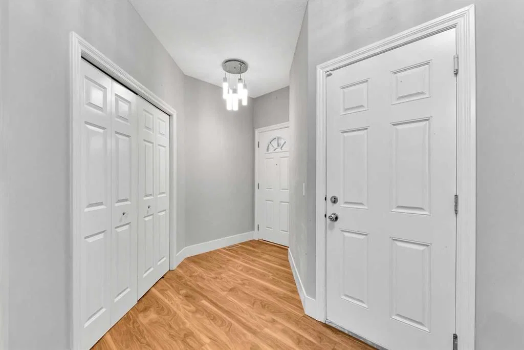 197 Royal Crest View NW, Calgary — photo 2 of 18