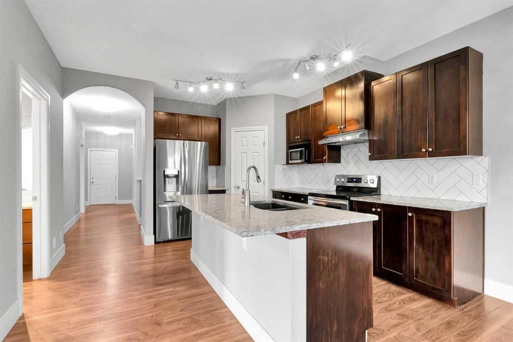 197 Royal Crest View NW, Calgary — photo 3 of 18