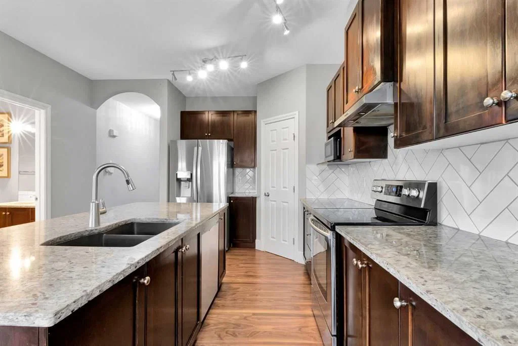 197 Royal Crest View NW, Calgary — photo 5 of 18