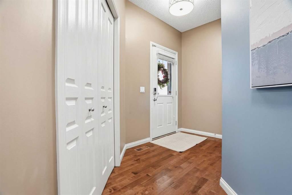 99 Aspen Hills Close SW, Calgary — photo 4 of 41