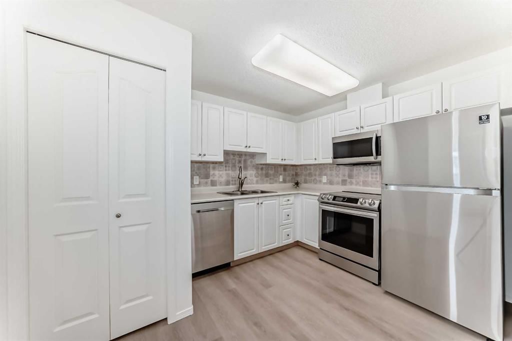 412, 5000 Somervale Court SW, Calgary — photo 5 of 38