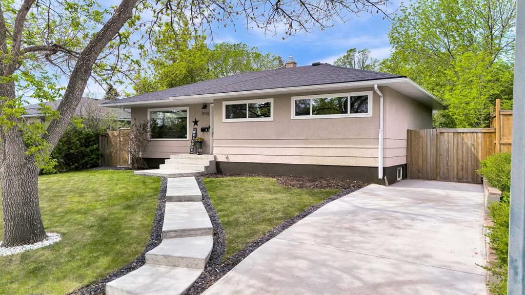 5935 Thornton Road NW, Calgary — photo 2 of 43