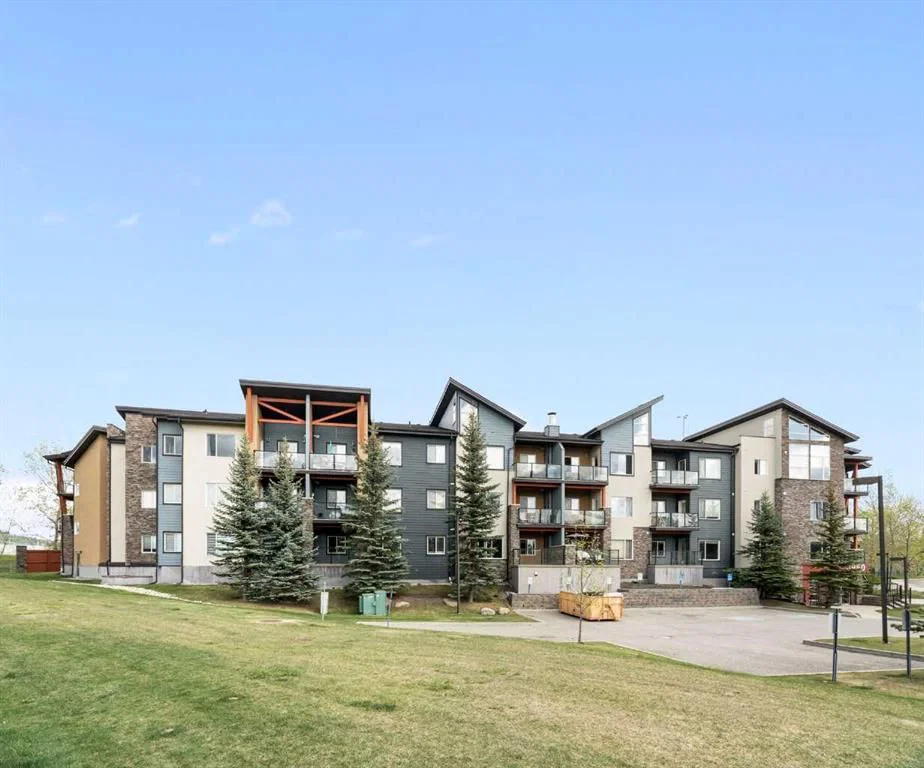 110, 3950 46 Avenue NW, Calgary — photo 2 of 32
