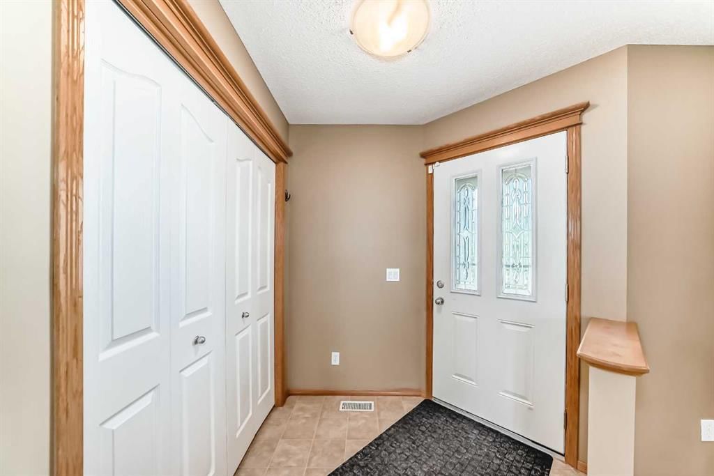 24 Evanscove Heights NW, Calgary — photo 5 of 50