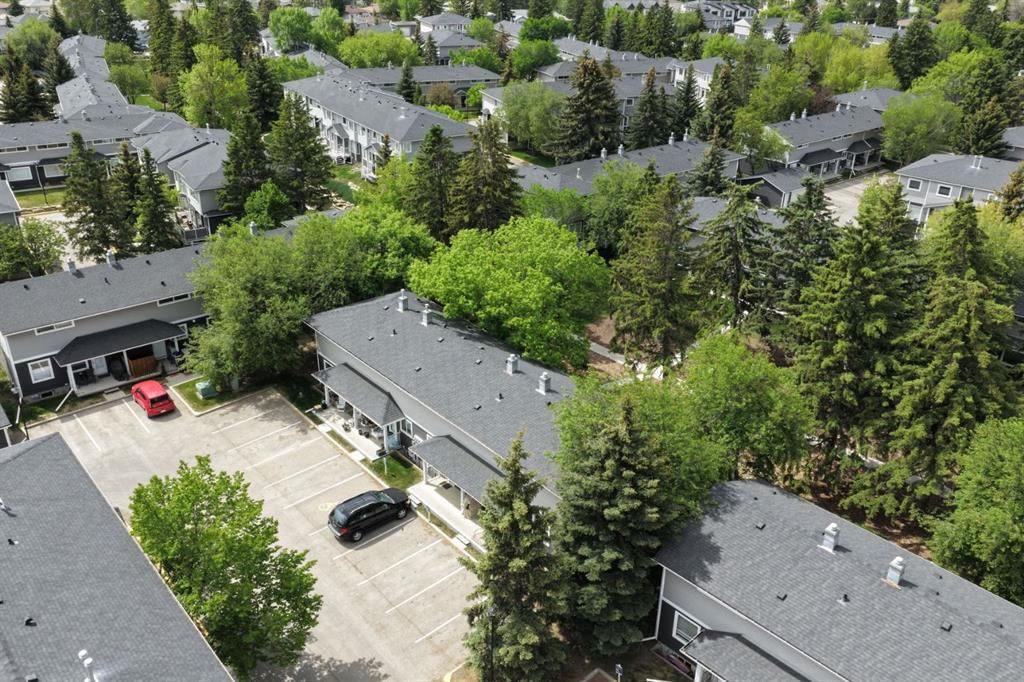633 Regal Park NE, Calgary — photo 2 of 26