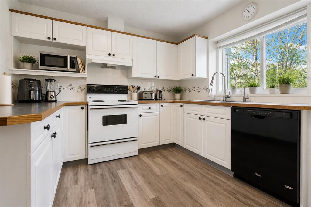 222 Anderson Grove SW, Calgary — photo 5 of 16