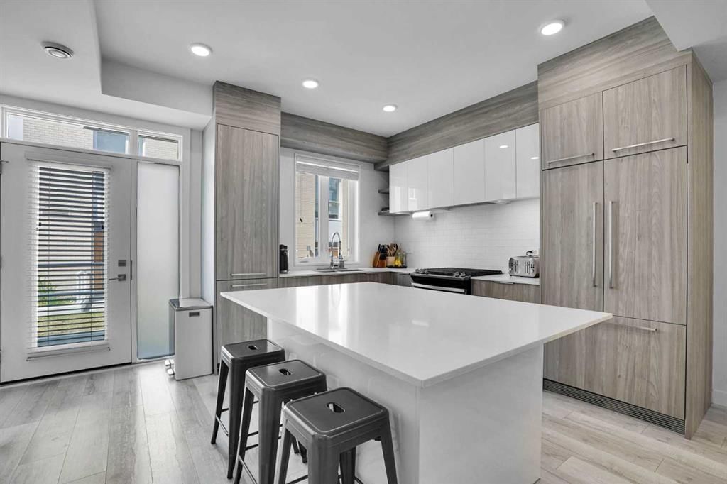4012 Kovitz Lane NW, Calgary — photo 3 of 40