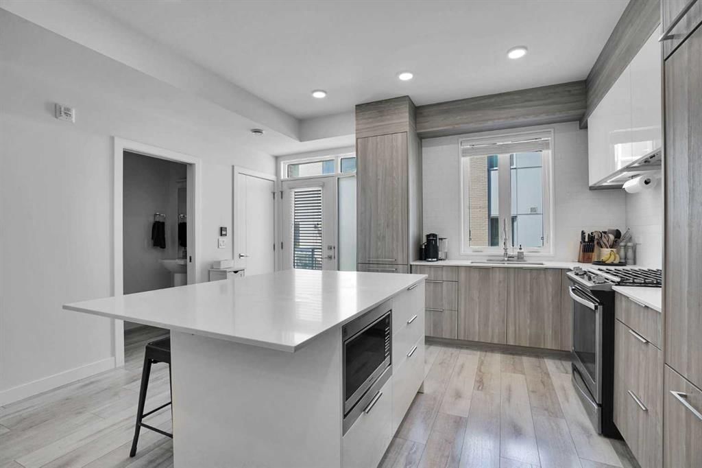 4012 Kovitz Lane NW, Calgary — photo 5 of 40