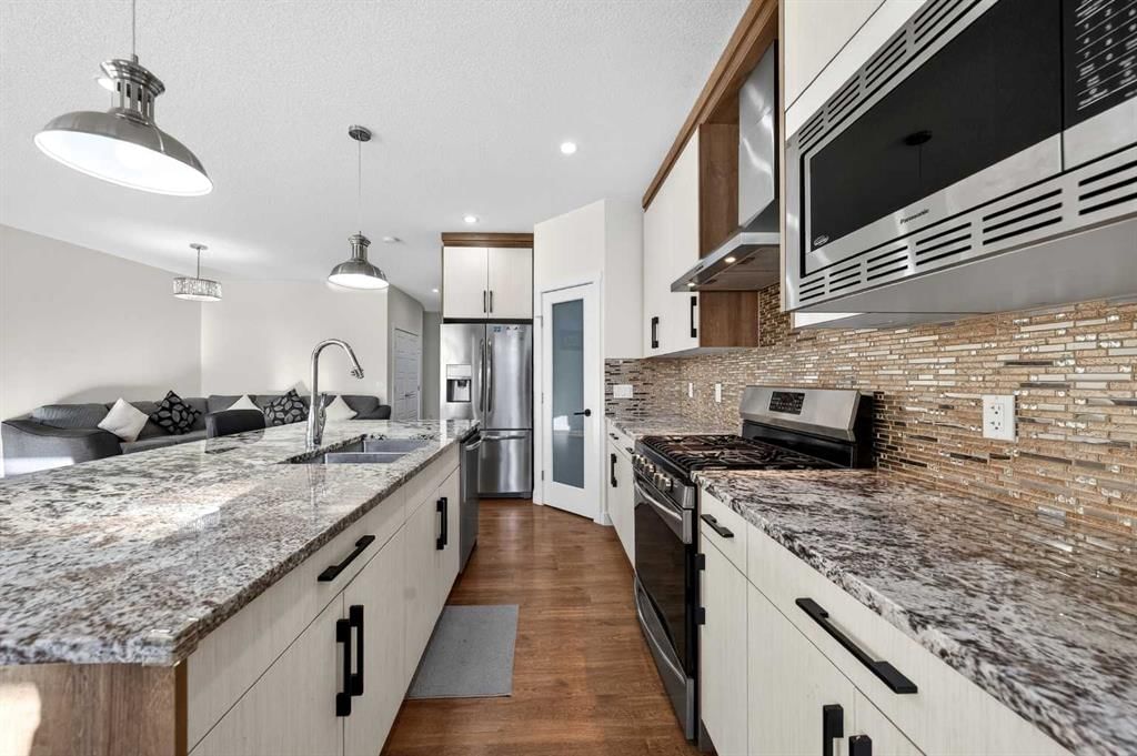 353 Nolanhurst Crescent NW, Calgary — photo 5 of 43