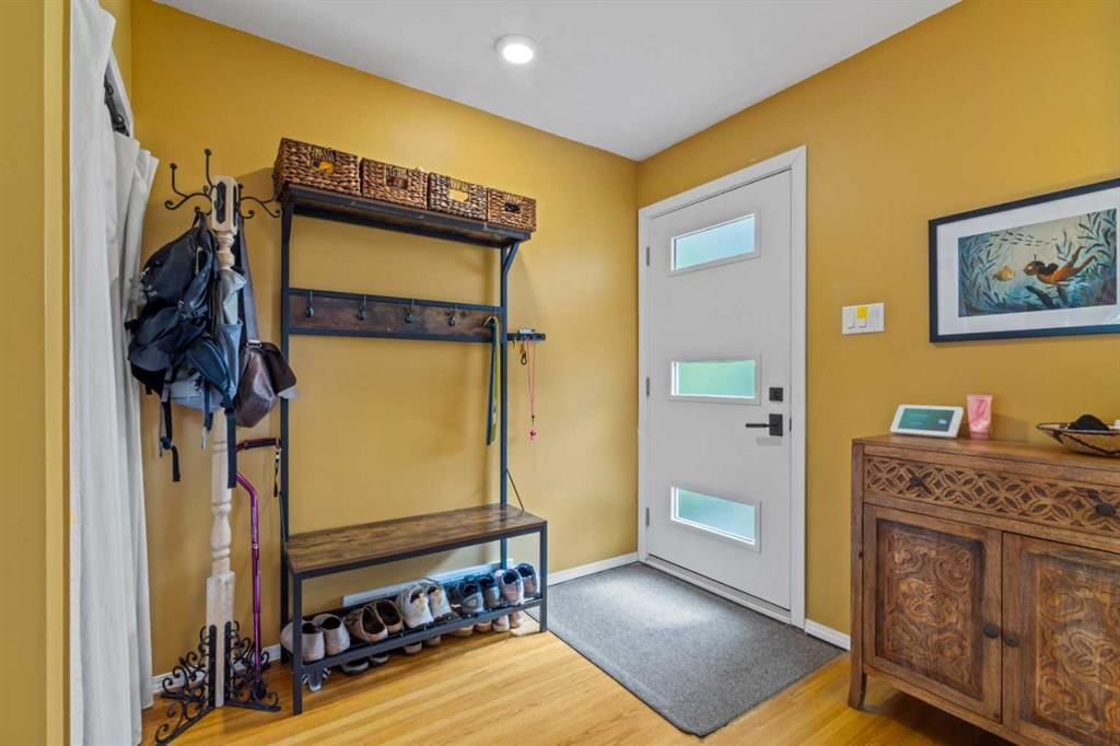 2716 Brecken Road NW, Calgary — photo 3 of 34