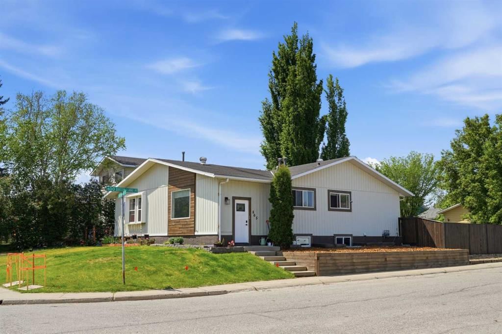 865 Queensland Drive SE, Calgary — photo 2 of 50