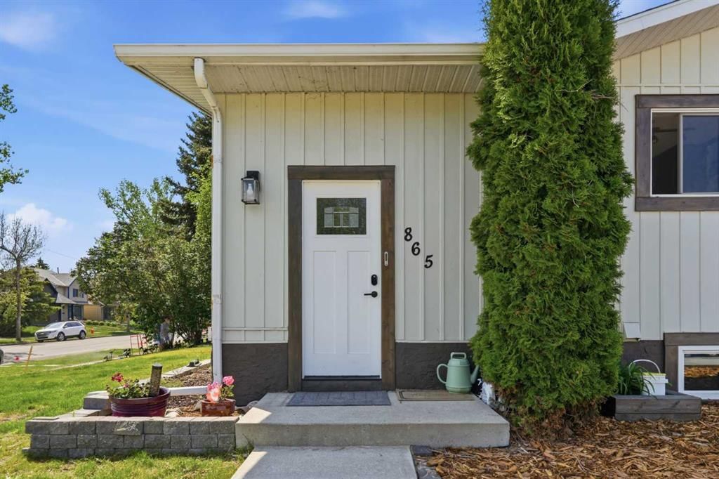 865 Queensland Drive SE, Calgary — photo 3 of 50
