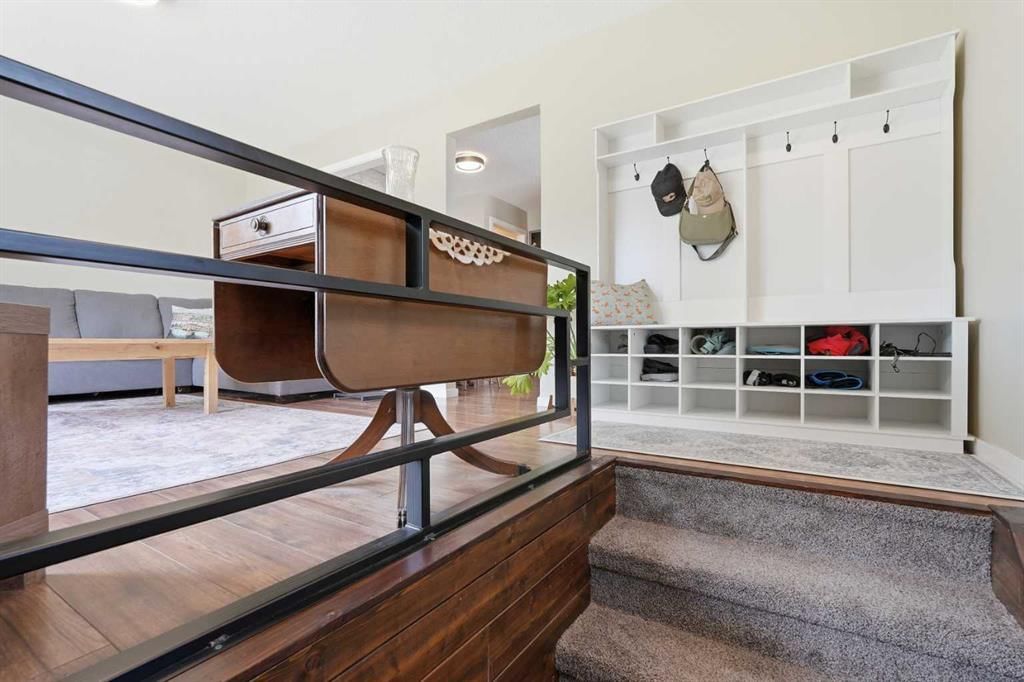 865 Queensland Drive SE, Calgary — photo 5 of 50