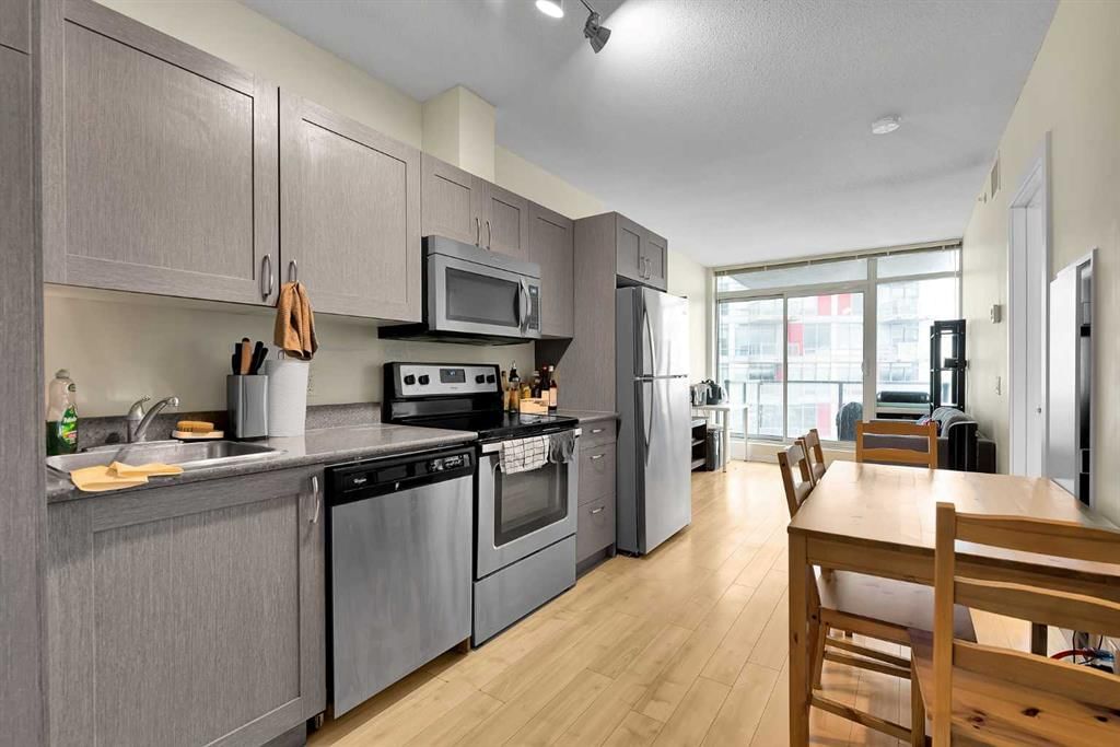 804, 30 Brentwood Common NW, Calgary — photo 2 of 13