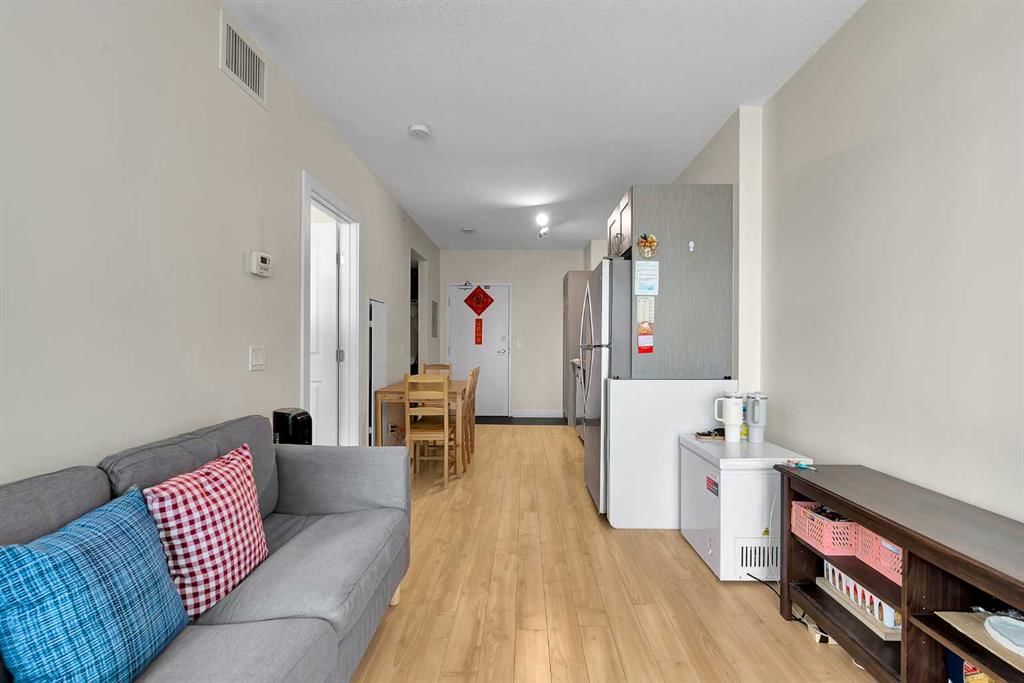 804, 30 Brentwood Common NW, Calgary — photo 5 of 13