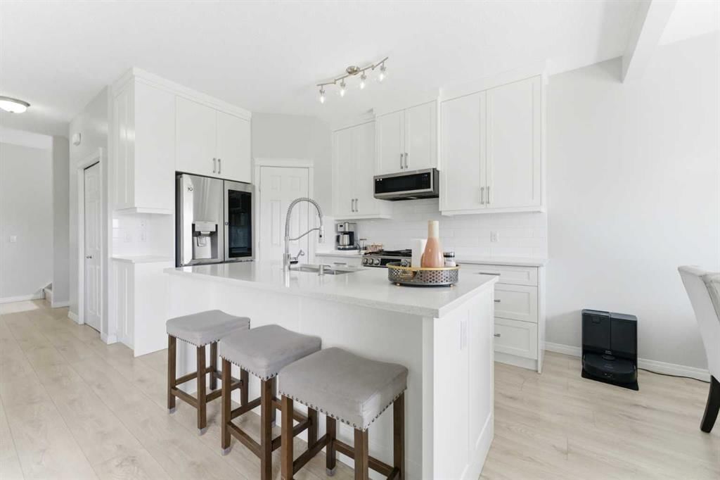 118 Saddletree Close NE, Calgary — photo 4 of 27