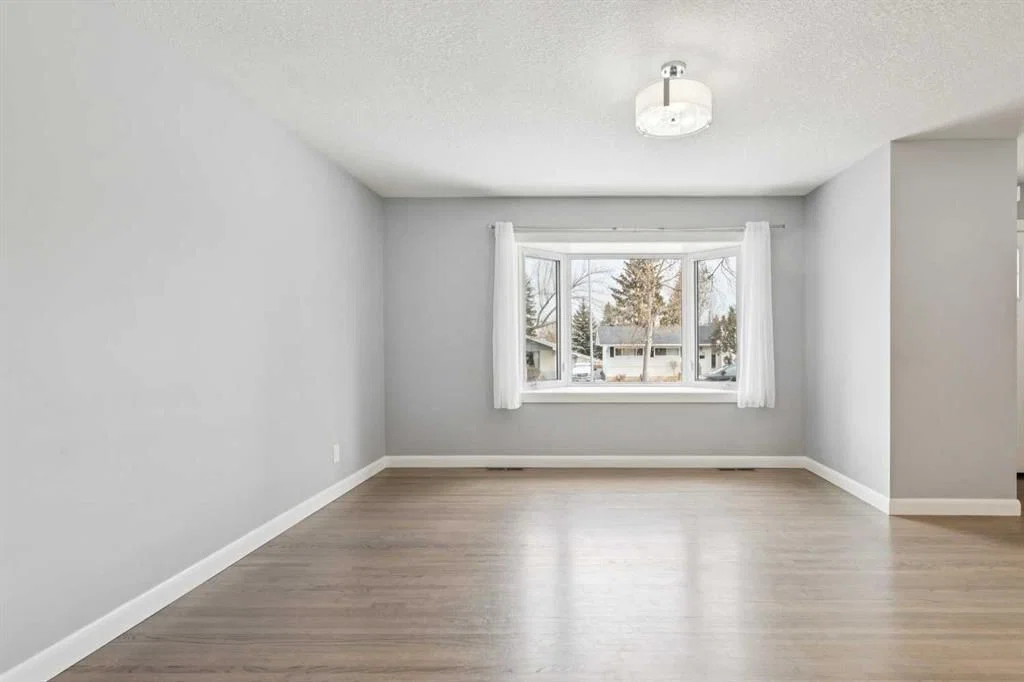 40 Henefer Road SW, Calgary — photo 5 of 30
