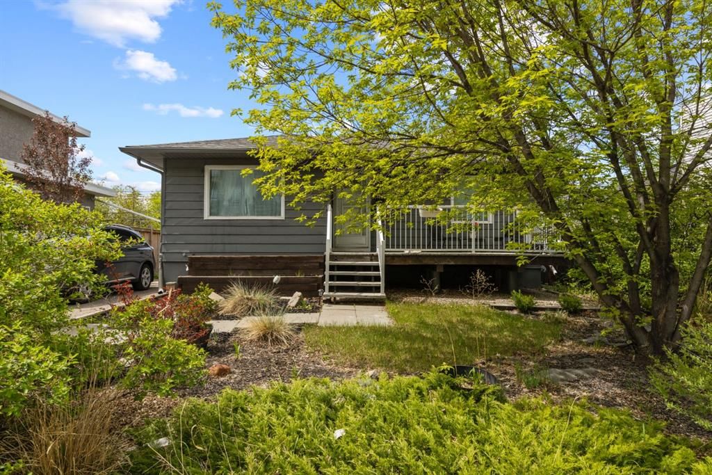 2615 17A Street SW, Calgary — main listing photo