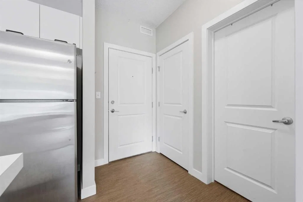 204, 23 Millrise Drive SW, Calgary — photo 5 of 42