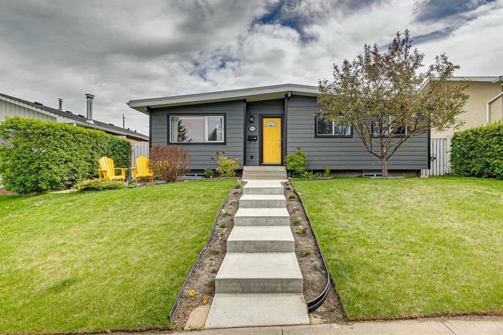 10651 Shillington Crescent SW, Calgary — photo 4 of 50