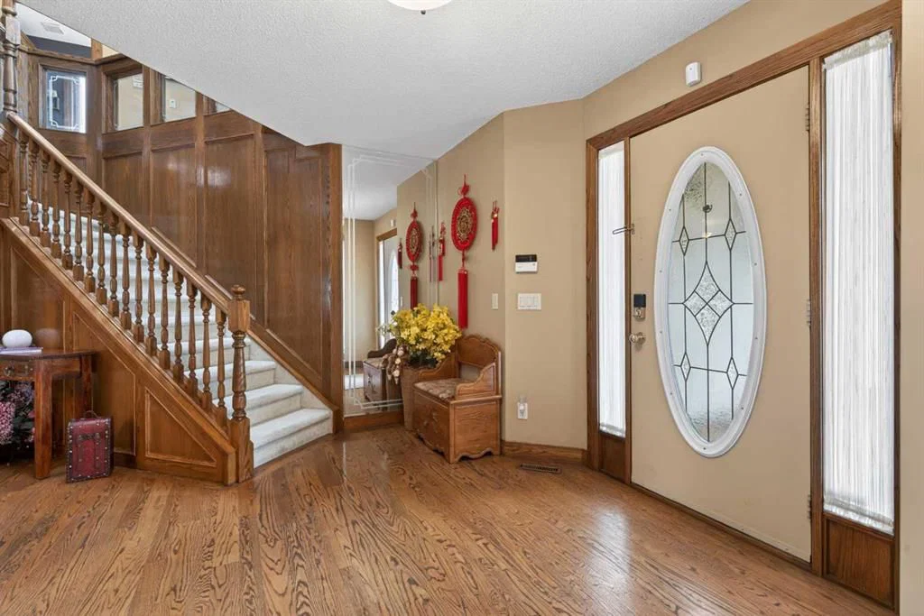 935 Shawnee Drive SW, Calgary — photo 3 of 50