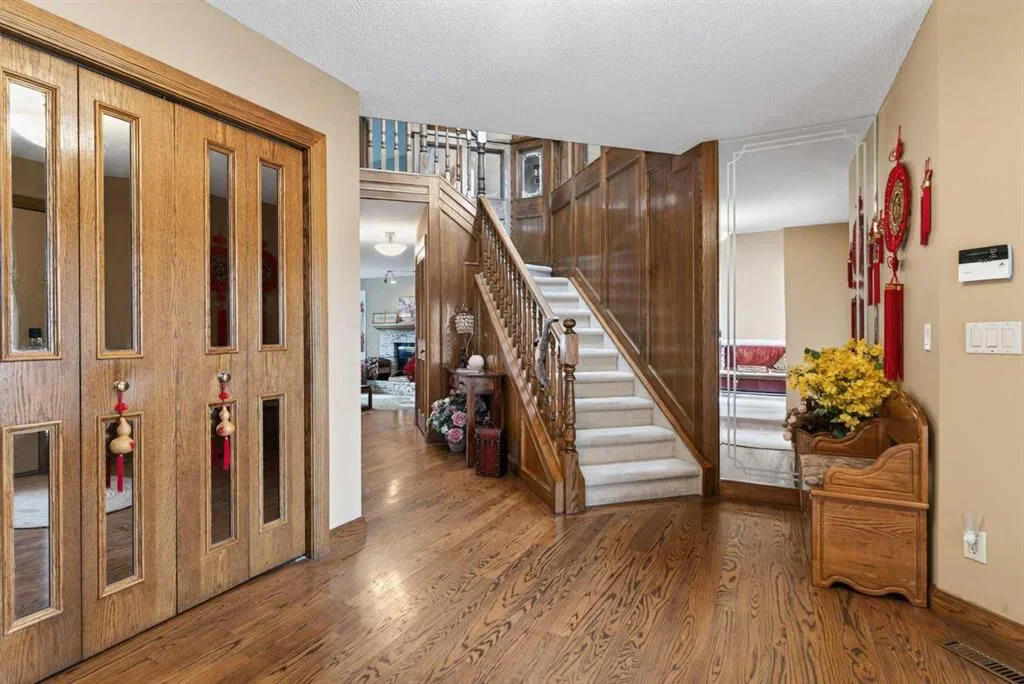 935 Shawnee Drive SW, Calgary — photo 4 of 50