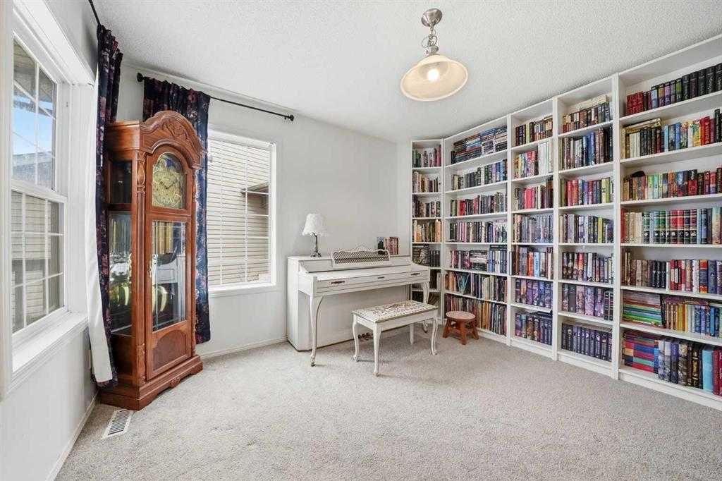 62 New Brighton Circle SE, Calgary — photo 3 of 26