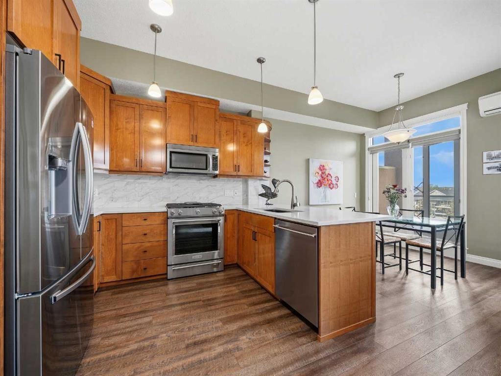 7407, 14 Hemlock Crescent SW, Calgary — photo 2 of 47