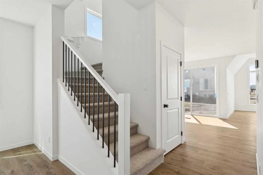 93 Bartlett Way SE, Calgary — photo 4 of 50