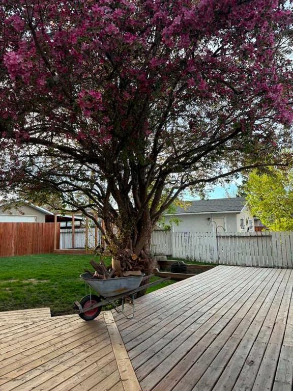 1203 34 Street SE, Calgary — photo 3 of 33