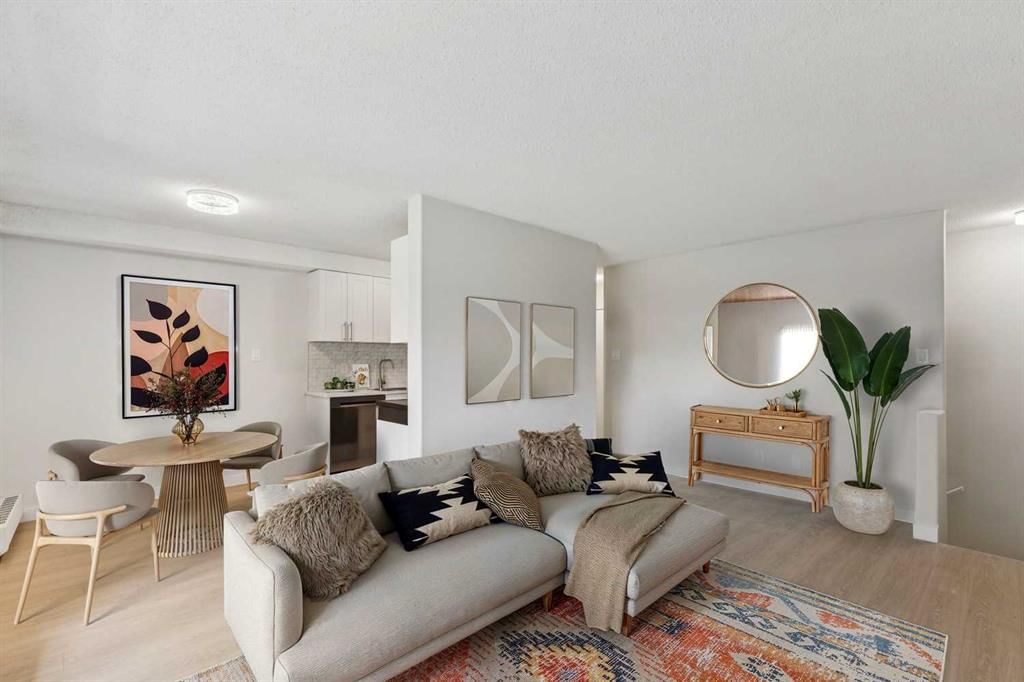 17, 3519 49 Street NW, Calgary — main listing photo