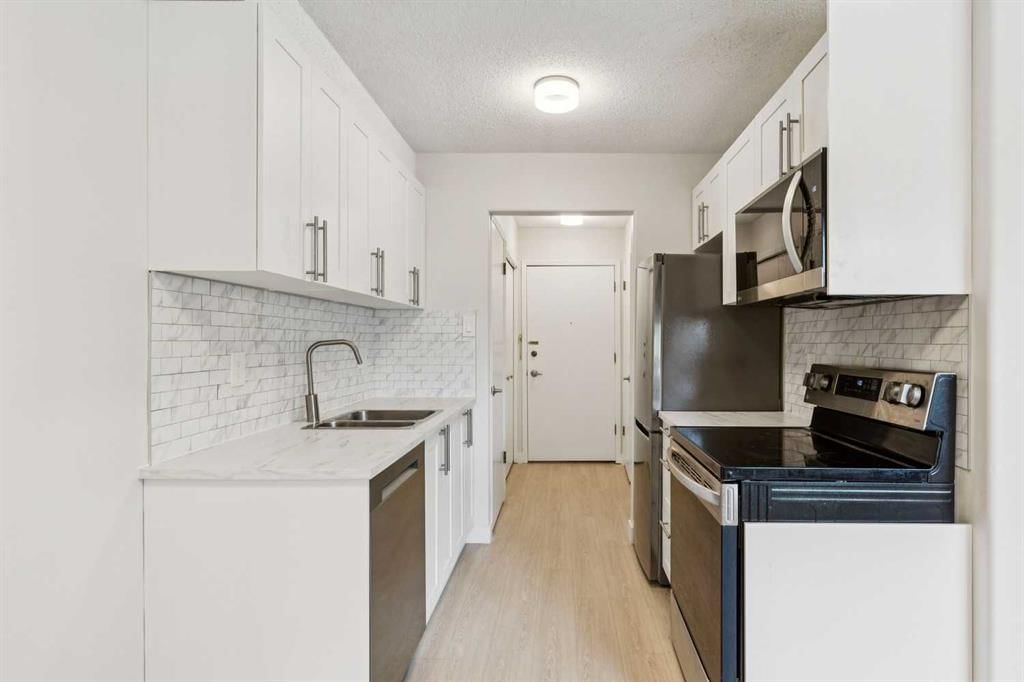 17, 3519 49 Street NW, Calgary — photo 3 of 18