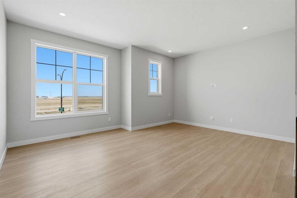 81 Wild Rose Way SE, Calgary — photo 5 of 26