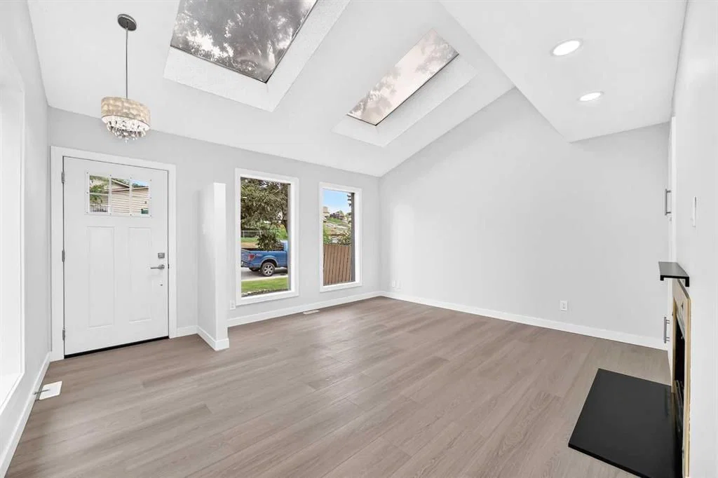 2208 ALEXANDER Street SE, Calgary — photo 4 of 45