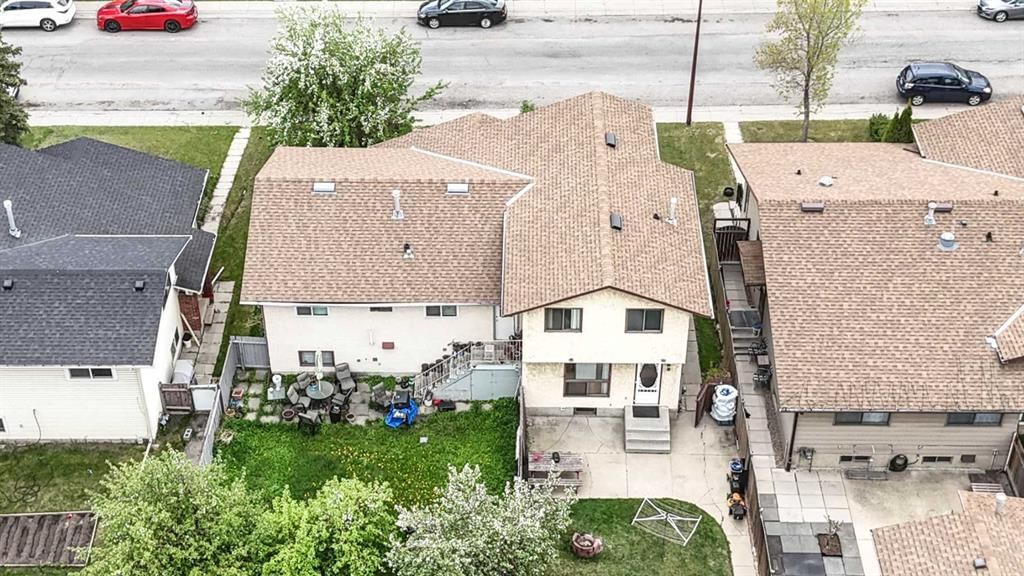 5502 Temple Road NE, Calgary — photo 3 of 18