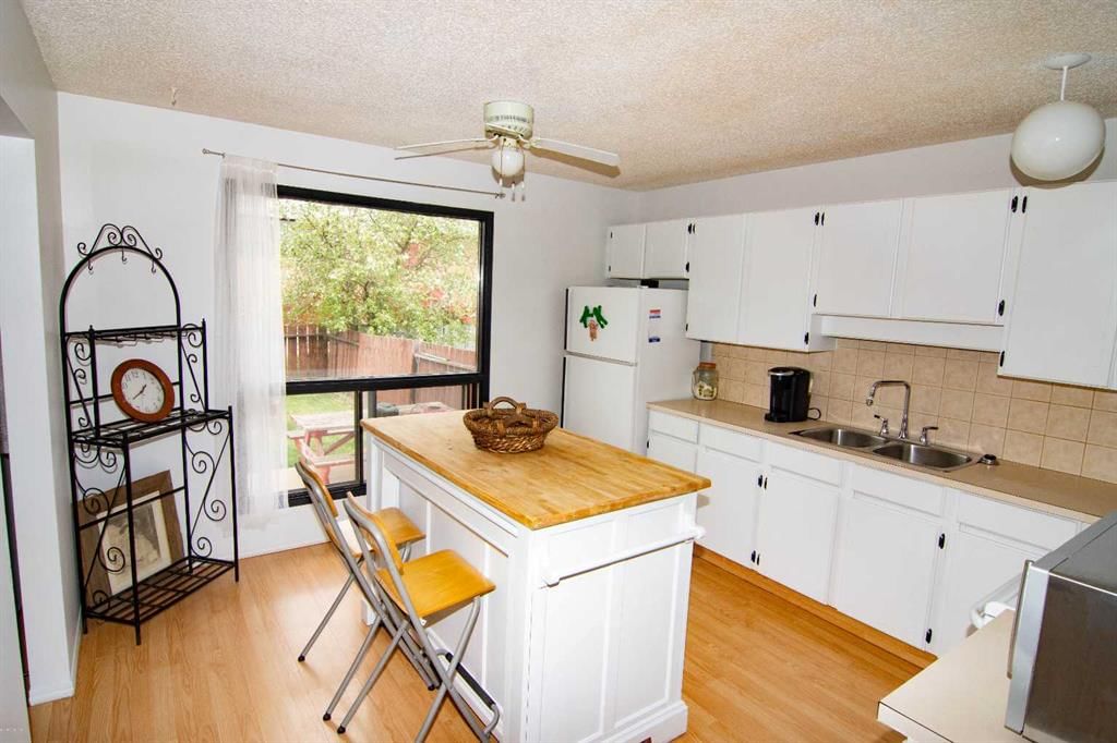 5502 Temple Road NE, Calgary — photo 5 of 18